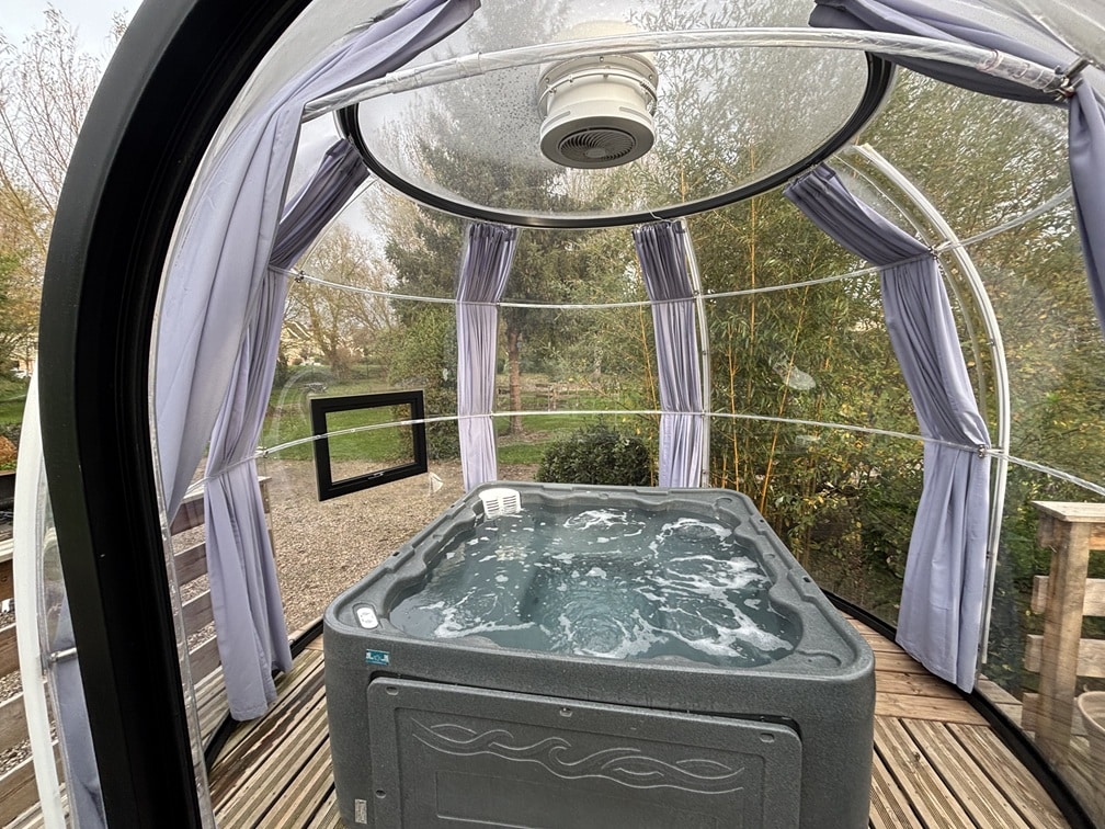 Spa bulle ouvert rideaux reduit